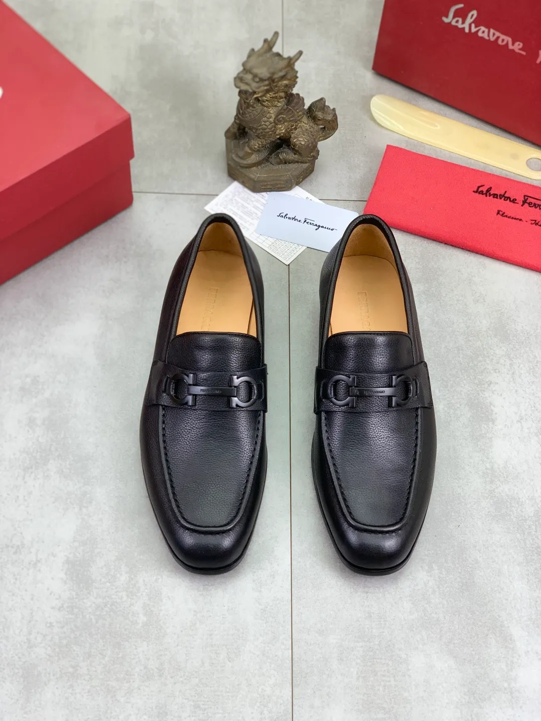 Men's Men's Shoes 💰P560💰[New Style] Water-dyed Niuli 🆘[Salvatore Ferragamo] Ferragamo's latest casual business leather shoes for men! Listed simultaneously! The fabric is made of specially imported original calfskin, the lining is made of imported water-dyed cowhide, and the original combination outsole is absolutely luxurious and leads the fashion trend. Matching code: 39-44 (45 46 customized) 2️⃣ colors available